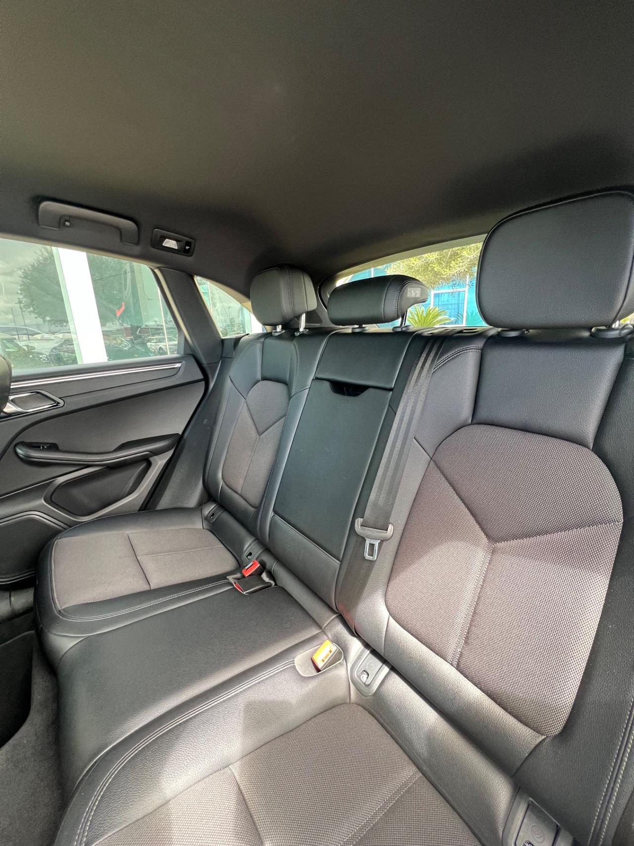 Porsche Macan 2.0 265cv pdk - Iva Esposta