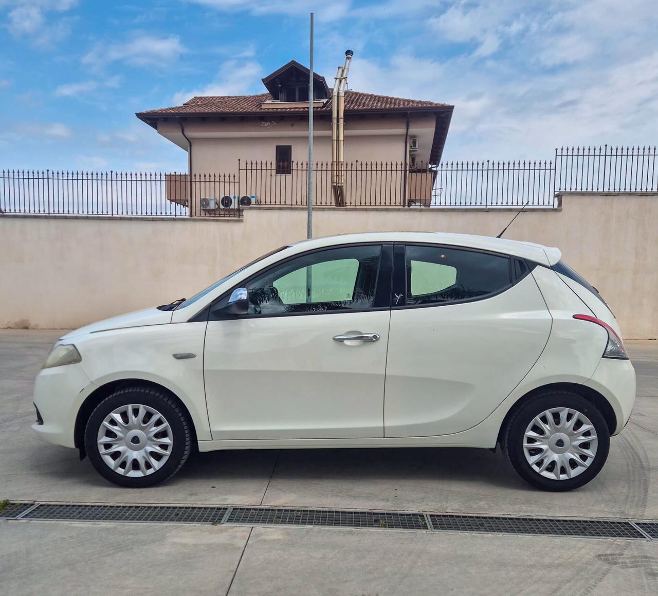 Lancia Ypsilon 1.3 MJT 16V 95 CV 5 porte S&S Silver
