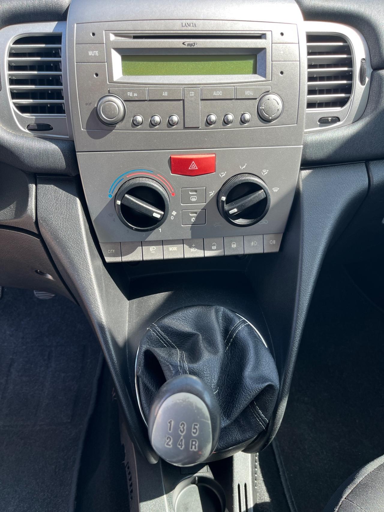 Lancia Ypsilon 1.2 Oro Giallo