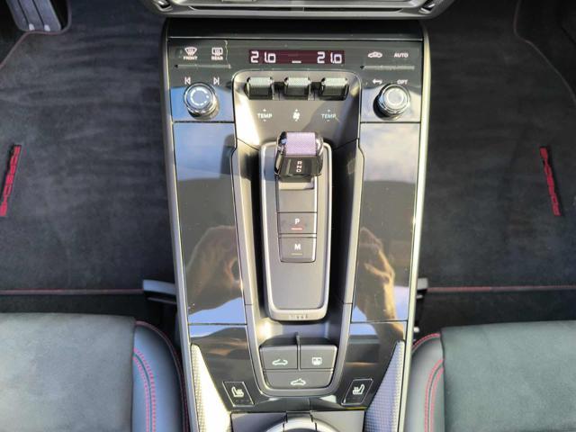 PORSCHE 911 Carrera GTS