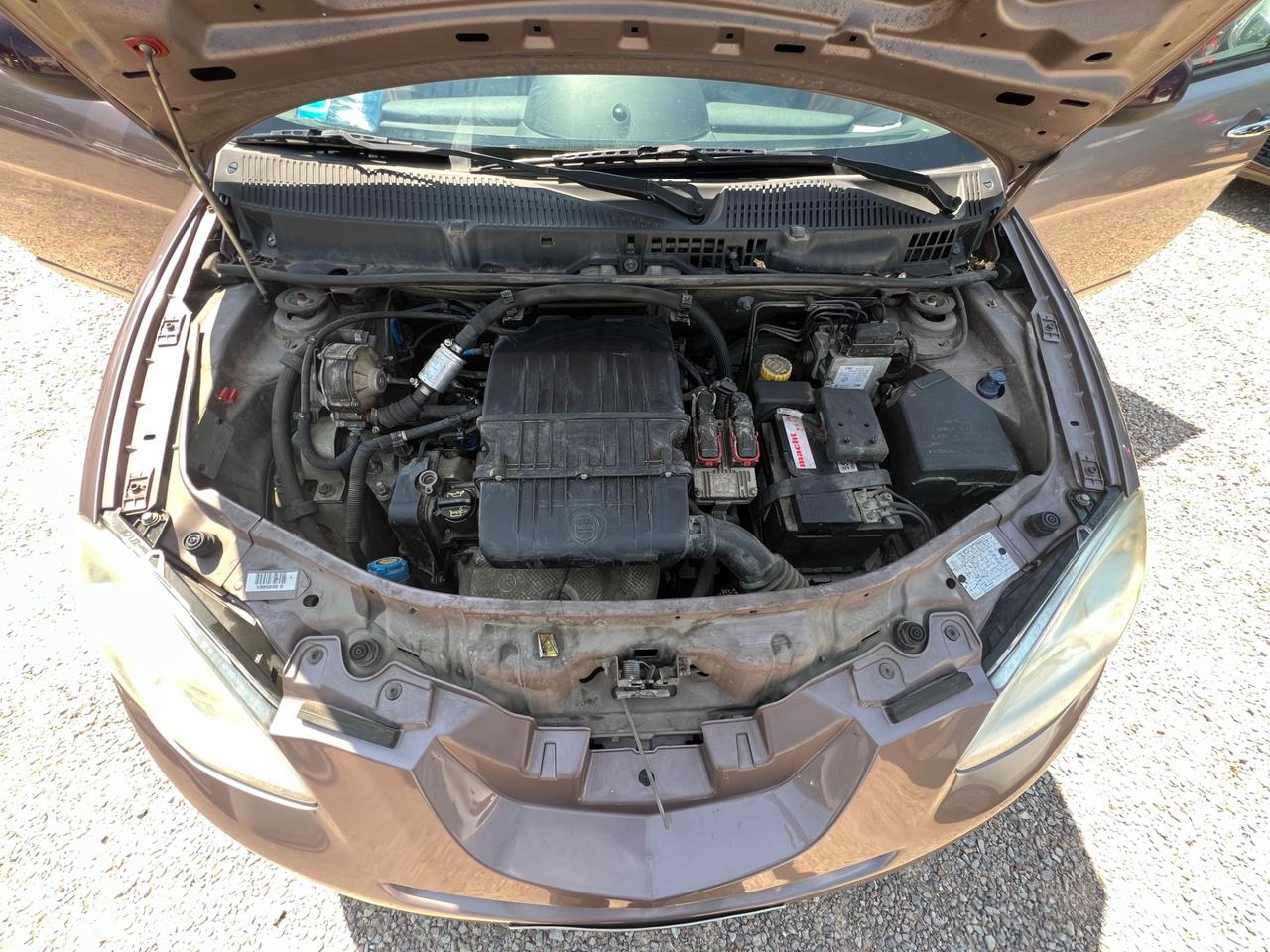 Lancia Ypsilon 1.4 Argento Ecochic GPL