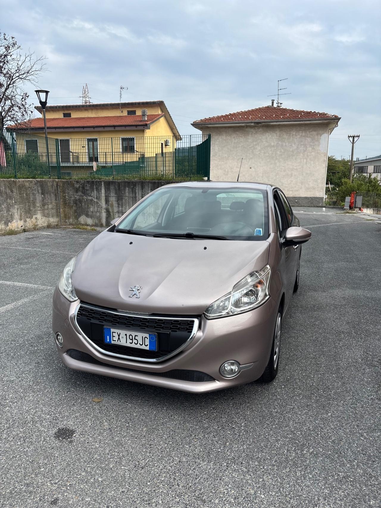 Peugeot 208 PureTech 82 5 porte Allure