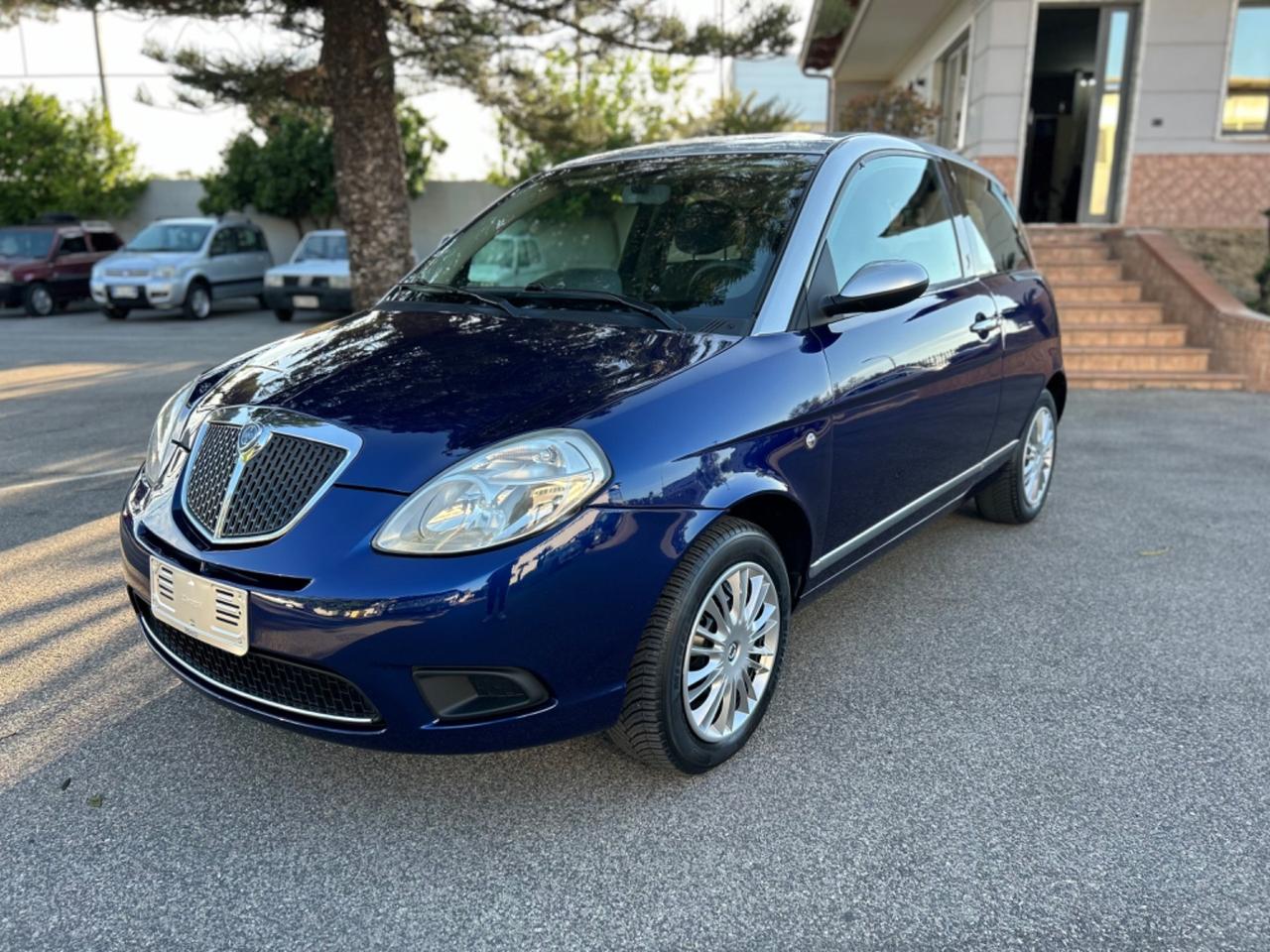 Lancia Ypsilon 1.2 Argento B-Color
