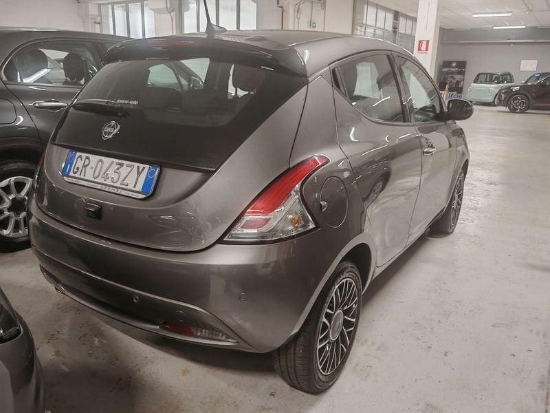 Lancia Ypsilon 1.0 FireFly 5 porte S&S Hybrid Oro