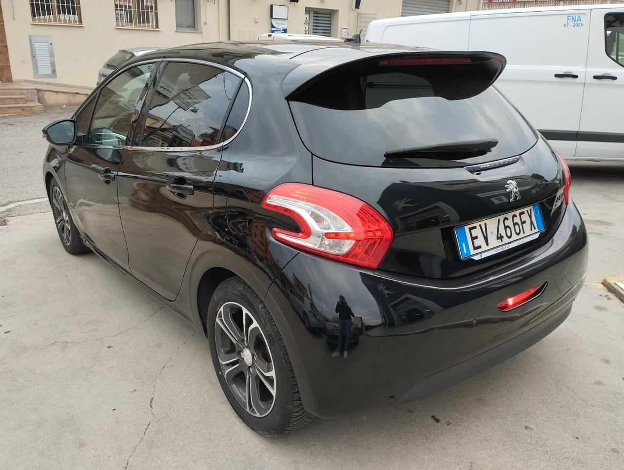 Peugeot 208 1.6 e-HDi 92 CV Stop&Start 5 porte Allure