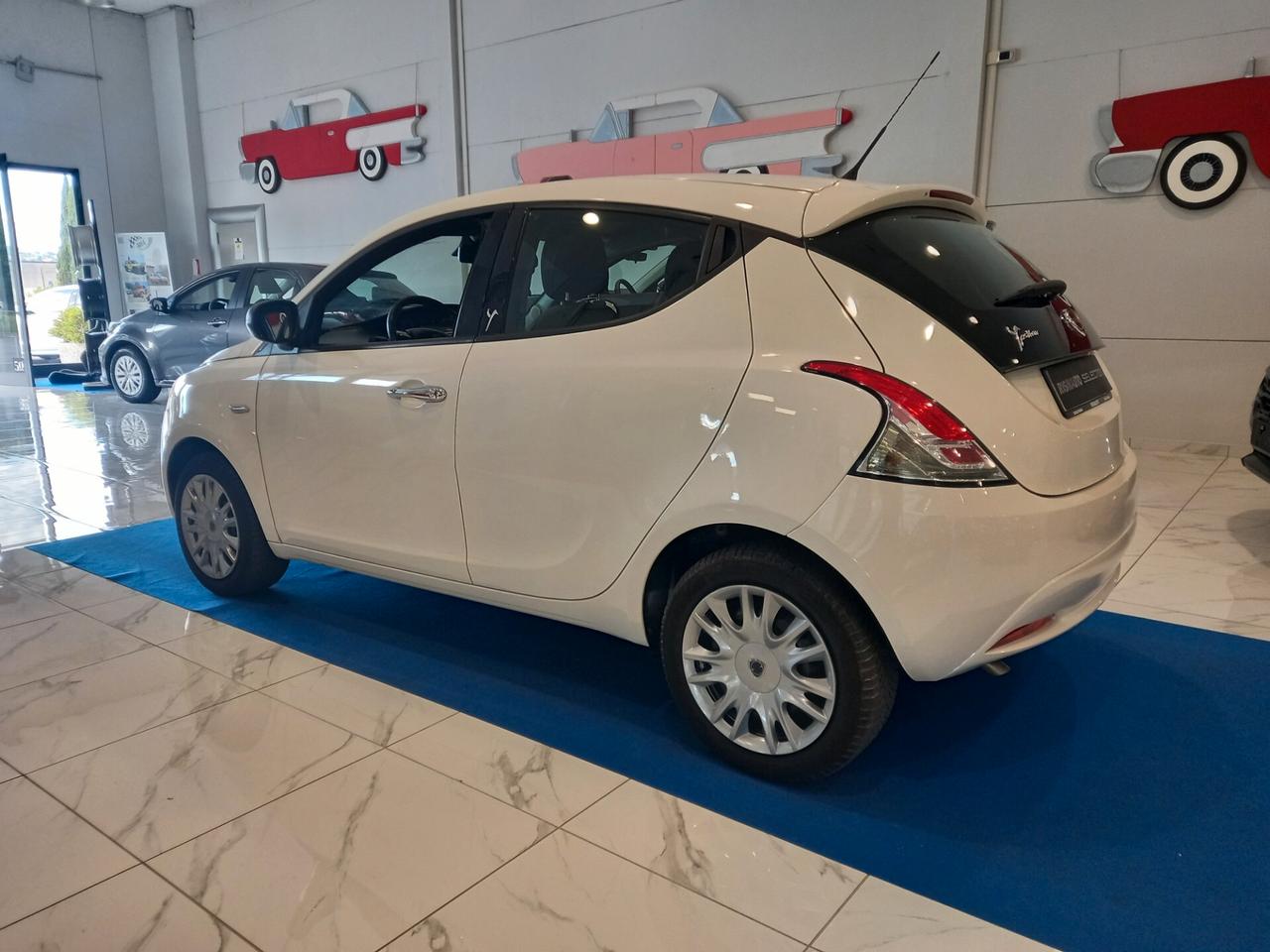 Lancia Ypsilon 1.2 69 CV 5 porte Silver