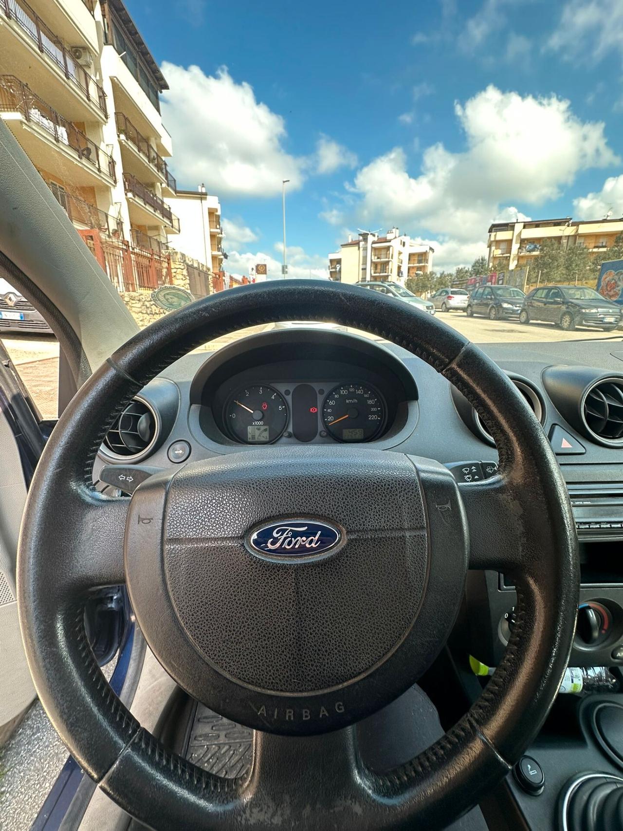 FORD FIESTA 1.4 DIESEL 68CV AUTO IDEALE PER NEO PATENTATI