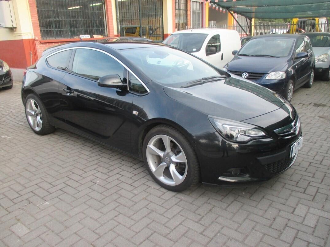 Opel Astra GTC 1.6 Turbo 180CV 3 porte Cosmo S
