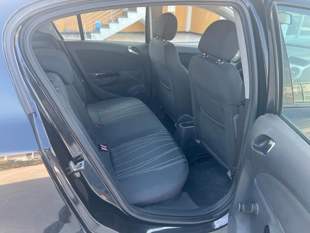 Opel Corsa 1.4 16V 5 porte Cosmo
