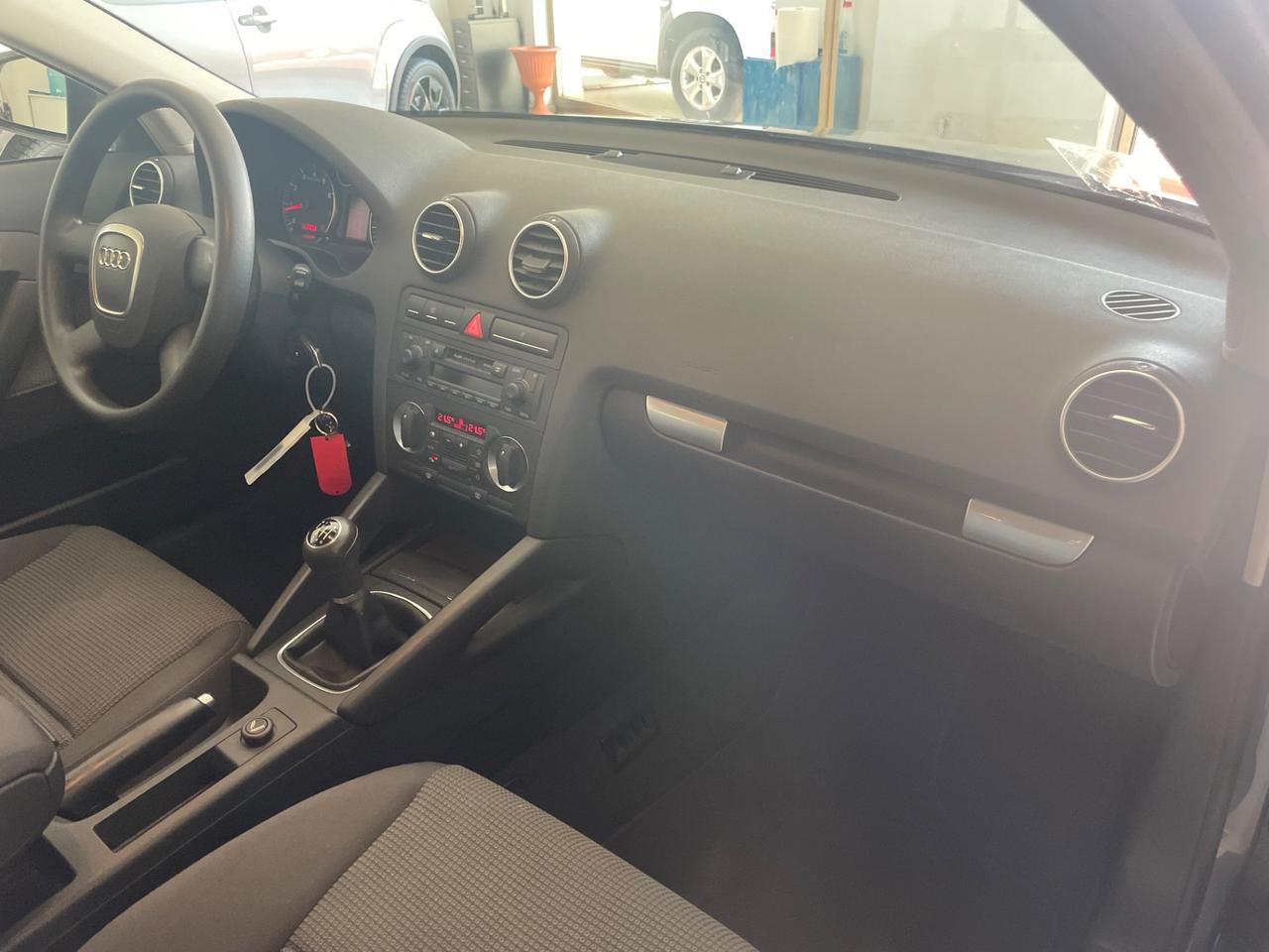 AUDI A3 SPB 1.6 FSI ATTRACTION "MANIACALE"
