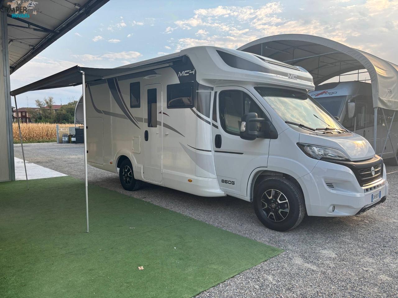 MCLOUIS MC4 860G - Semintegrale con letto matrimoniale in coda e letto basculante