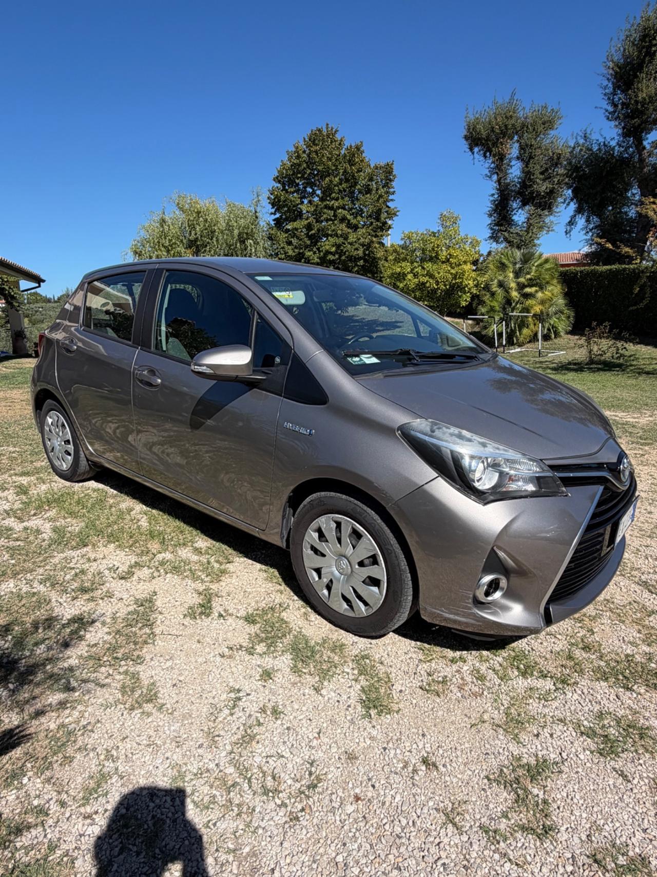 Toyota Yaris 1.5 Hybrid 5 porte by Glamour