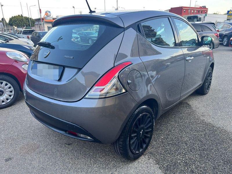 Lancia Ypsilon 1.0 FireFly 5 porte S&S Hybrid Silver