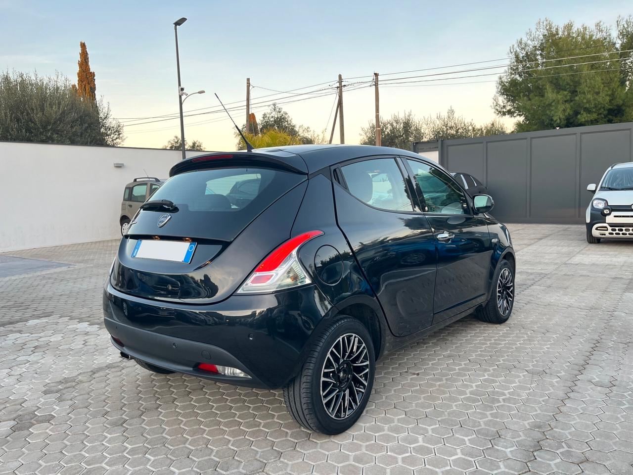 Lancia Ypsilon 1.2 69 CV 5 porte Gold