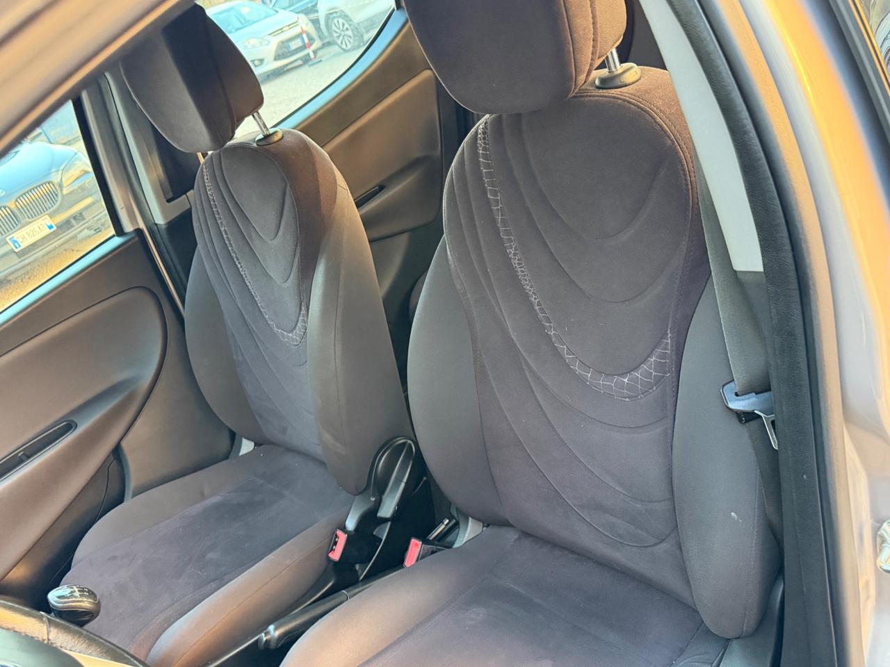 Lancia Ypsilon 1.2 69 CV Unyca