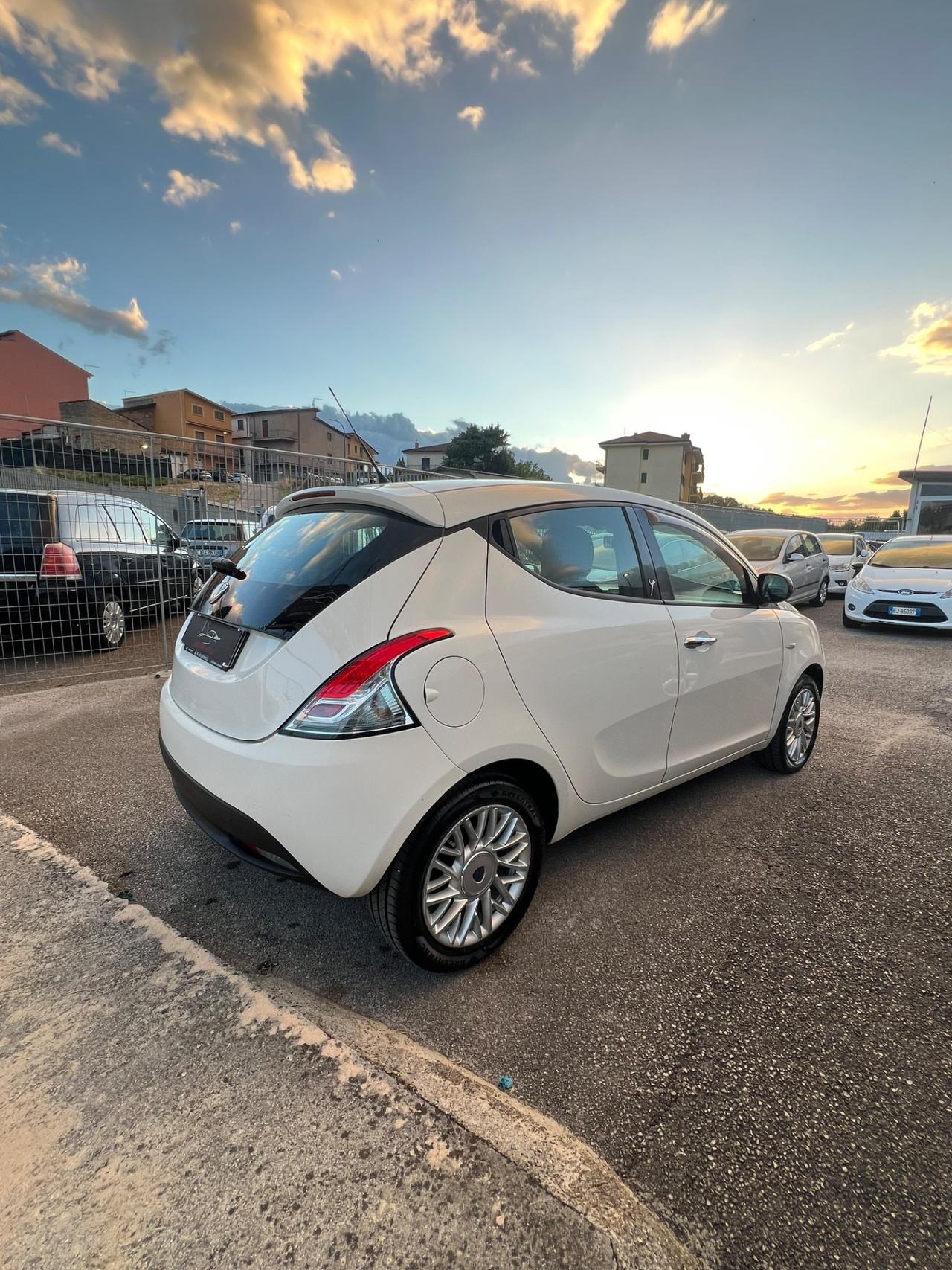 Lancia Ypsilon 1.3 MJT 16V 95 CV 5 porte S&S Silver