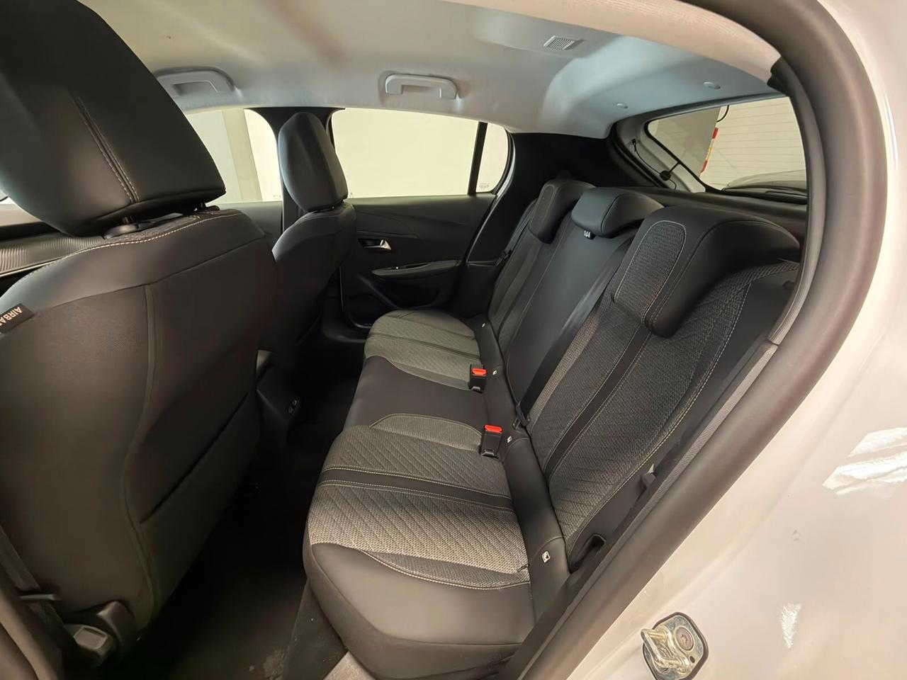 Peugeot 208 Hybrid 100 e-DCS6 Allure a rate da 185 €