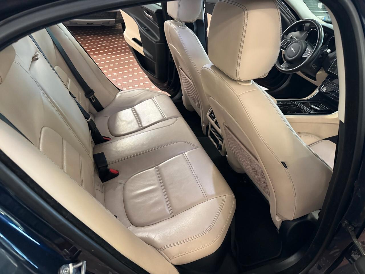 Jaguar XE 2.0 D Turbo 180 CV AWD aut. Portfolio - 4X4