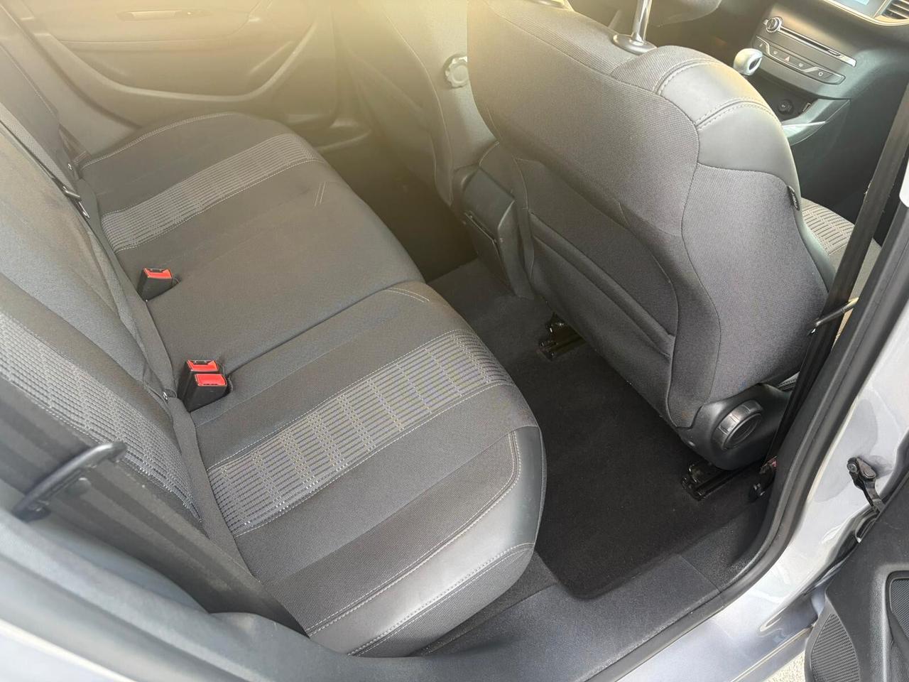 Peugeot 308 PureTech Turbo 130 S&S Allure*EURO6*NAVI*CERCHI