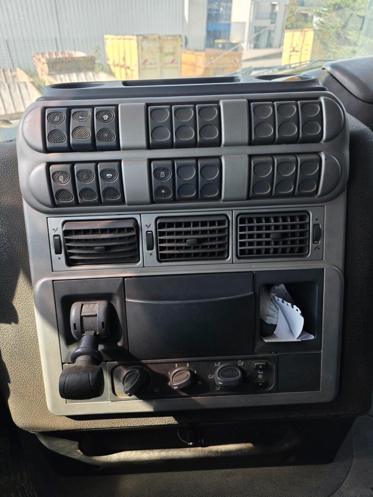 IVECO Stralis AS440S50T/P – 500 CV – Cambio manuale – solo circa 375.000 km