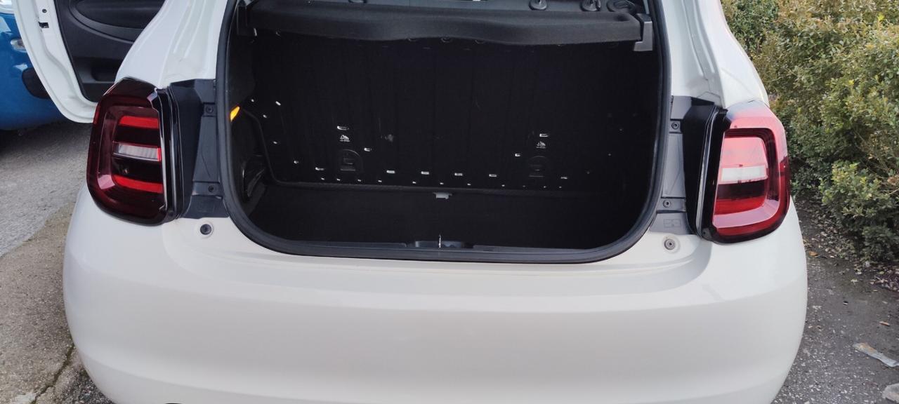 Fiat 500 500e Berlina 23,8 kWh Action