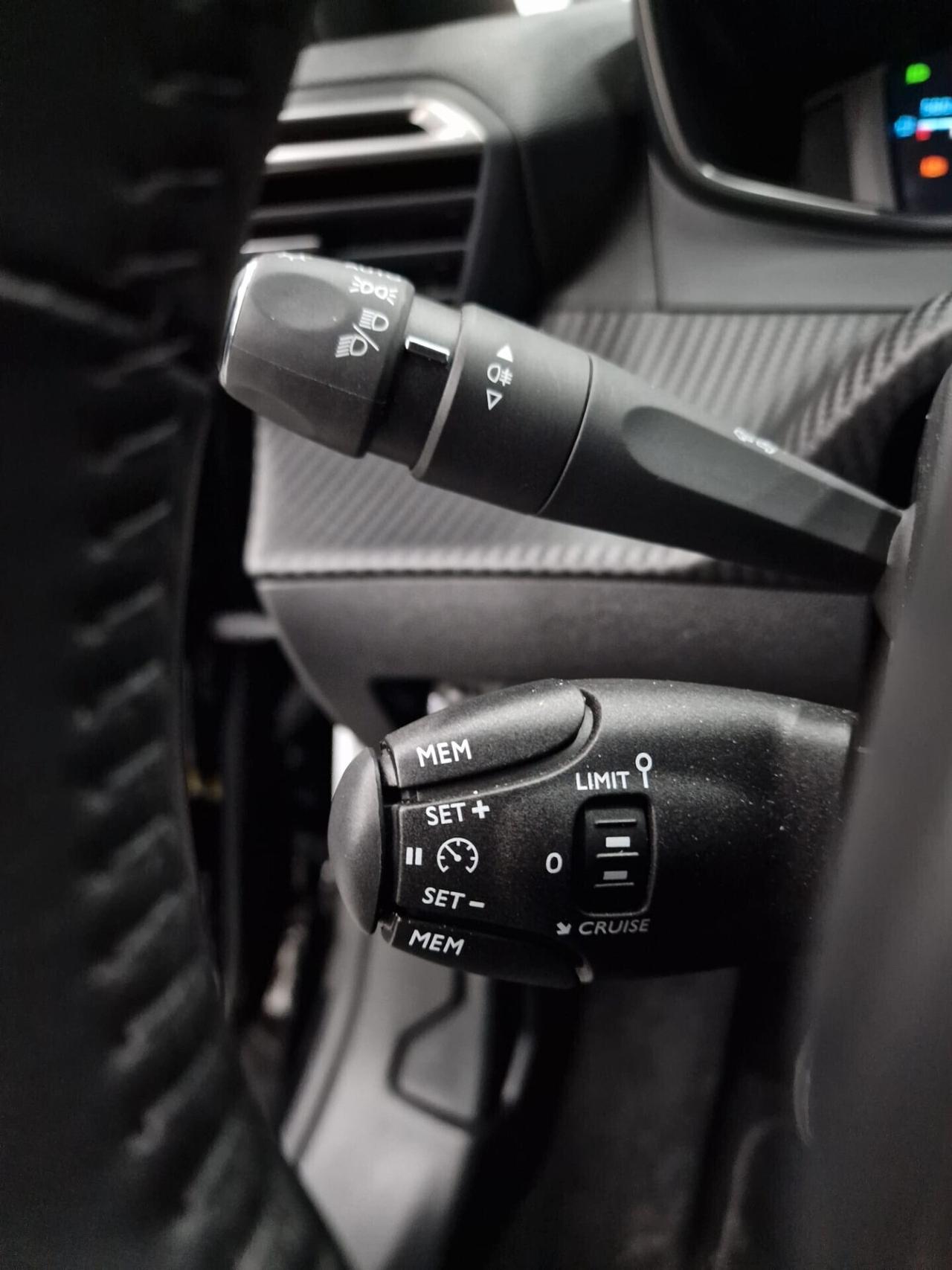 Peugeot 2008 1.2 PureTech 100 S&S Allure