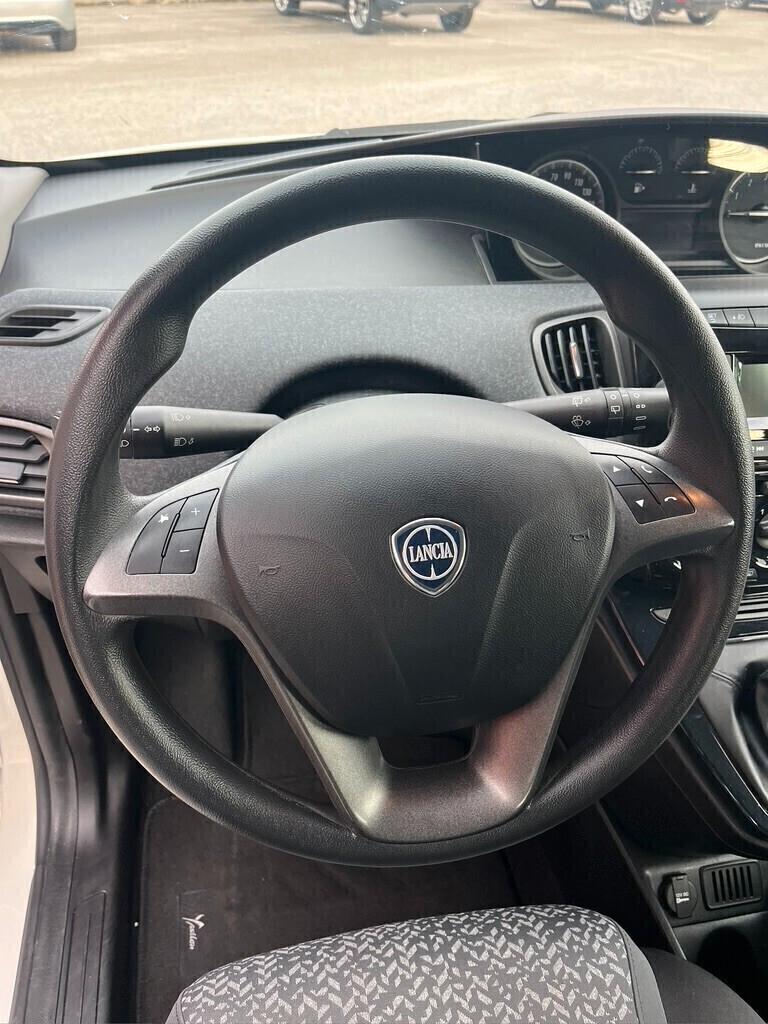 Lancia Ypsilon 1.2 69 CV 5 porte S&S Black and Noir