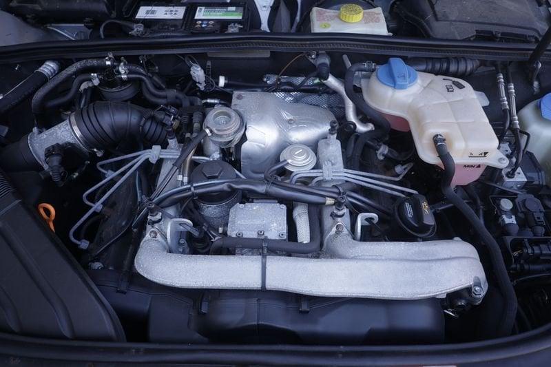Audi A4 A4 Cabrio 2.5 V6 tdi 163cv multitronic 120KW ANNO 2005