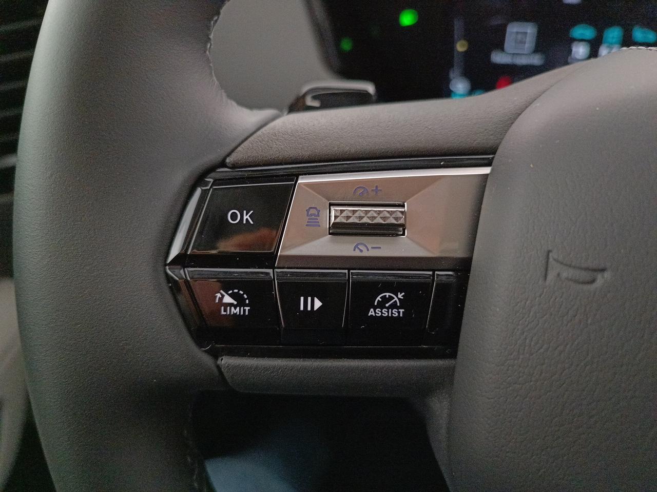 DS DS4 Esprit de Voyage E-TENSE 225cv