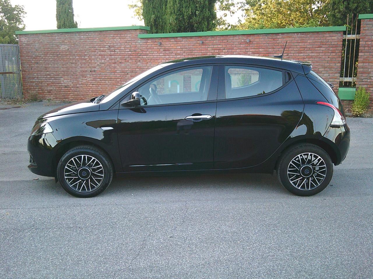 Lancia Ypsilon 1.0 FireFly 5 porte S&S Hybrid Gold Plus