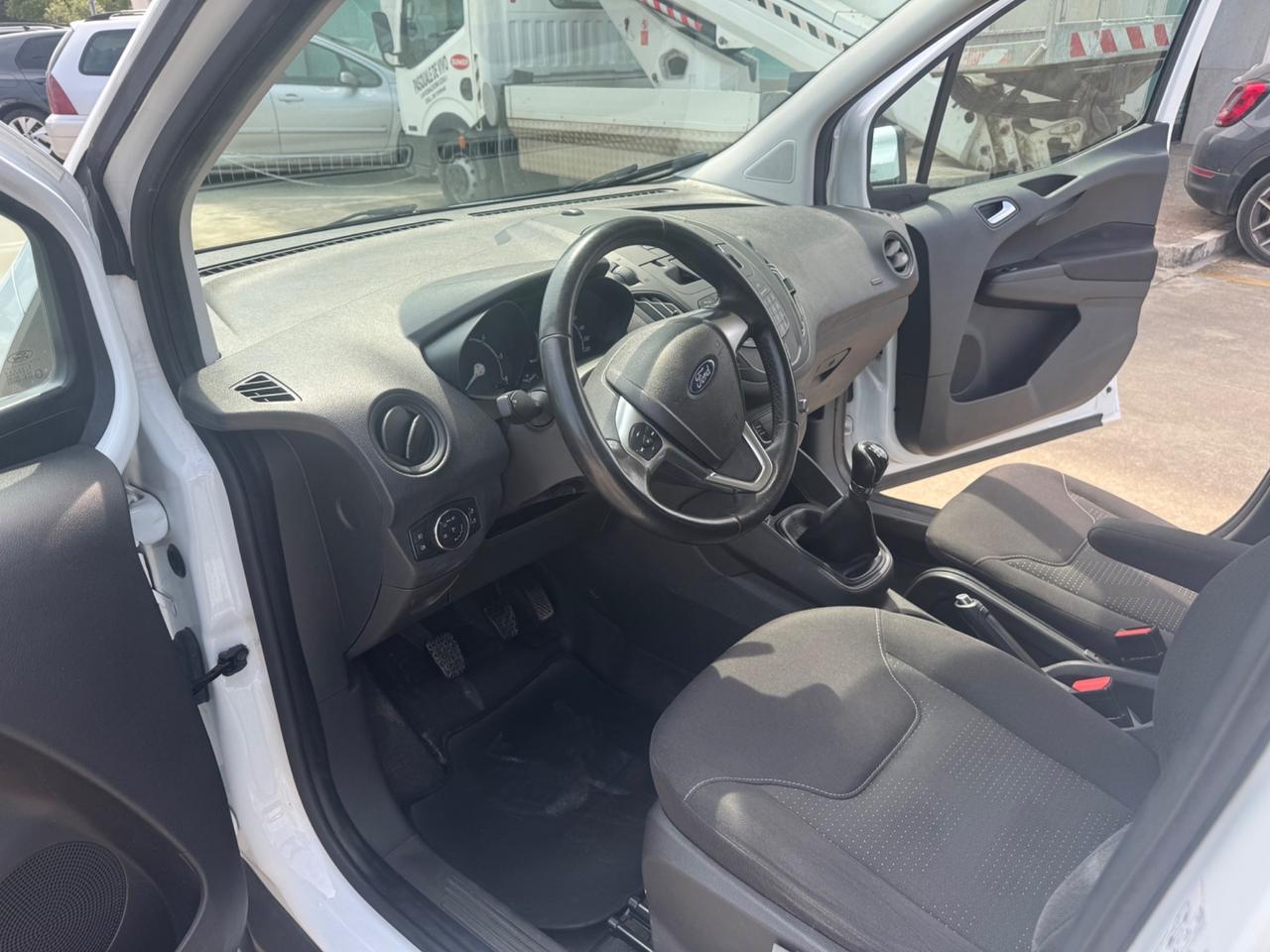 Ford Transit Courier 1.5 tdci 95 hp CABINA SEPARAT