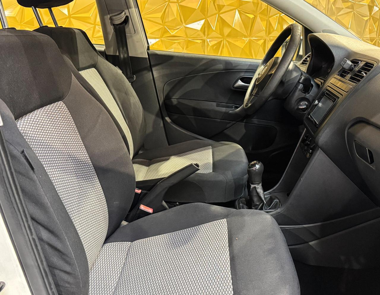 VOLKSWAGEN Polo 5 serie - 2013