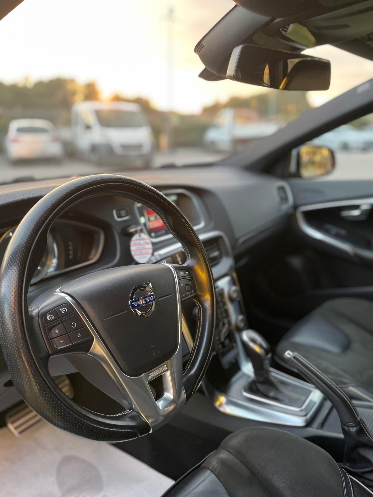 Volvo V40 D3 Geartronic R-design Momentum