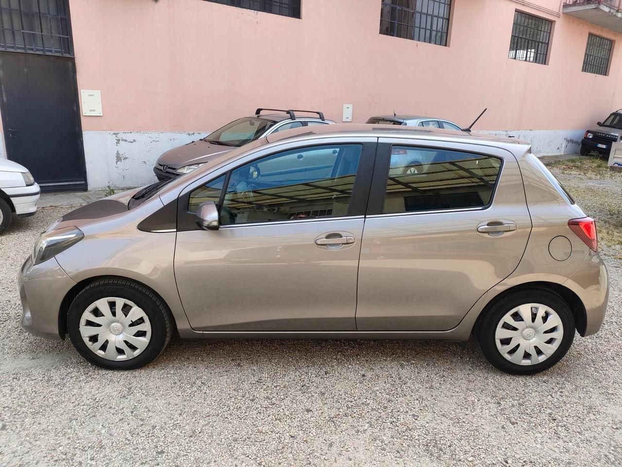 Toyota Yaris 1.4 D-4D 5p Lounge E6