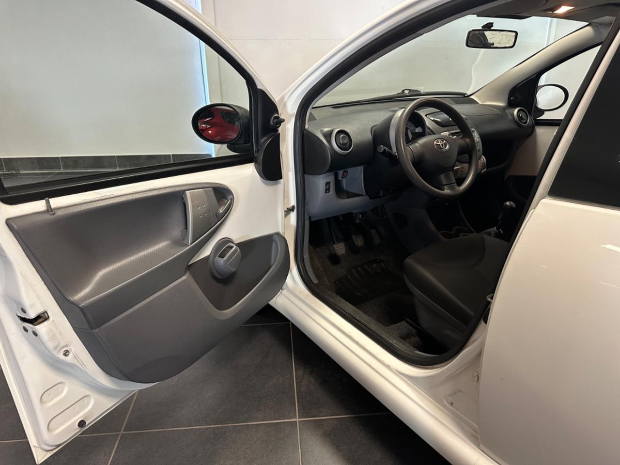 TOYOTA AYGO 1.0 NEOPATENTATI 68CV CONNECT GARANZIA