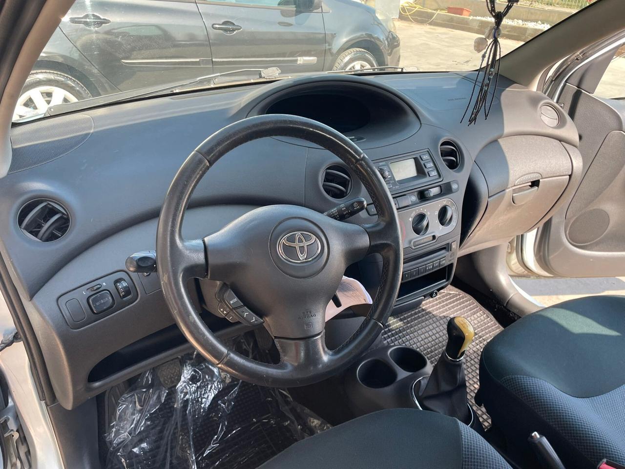 Toyota Yaris 1.0 3 porte Sol OK neopatentati