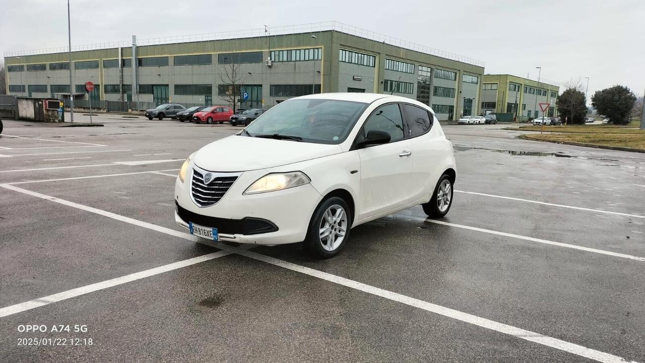 Lancia Ypsilon 1.2 69 CV Platinum