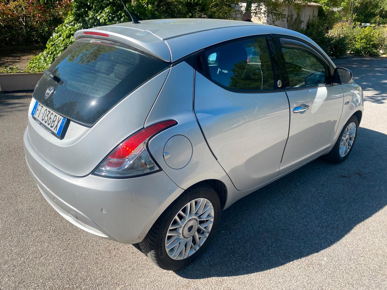 Lancia Ypsilon 1.2 69 CV 5 porte GPL Ecochic Platinum