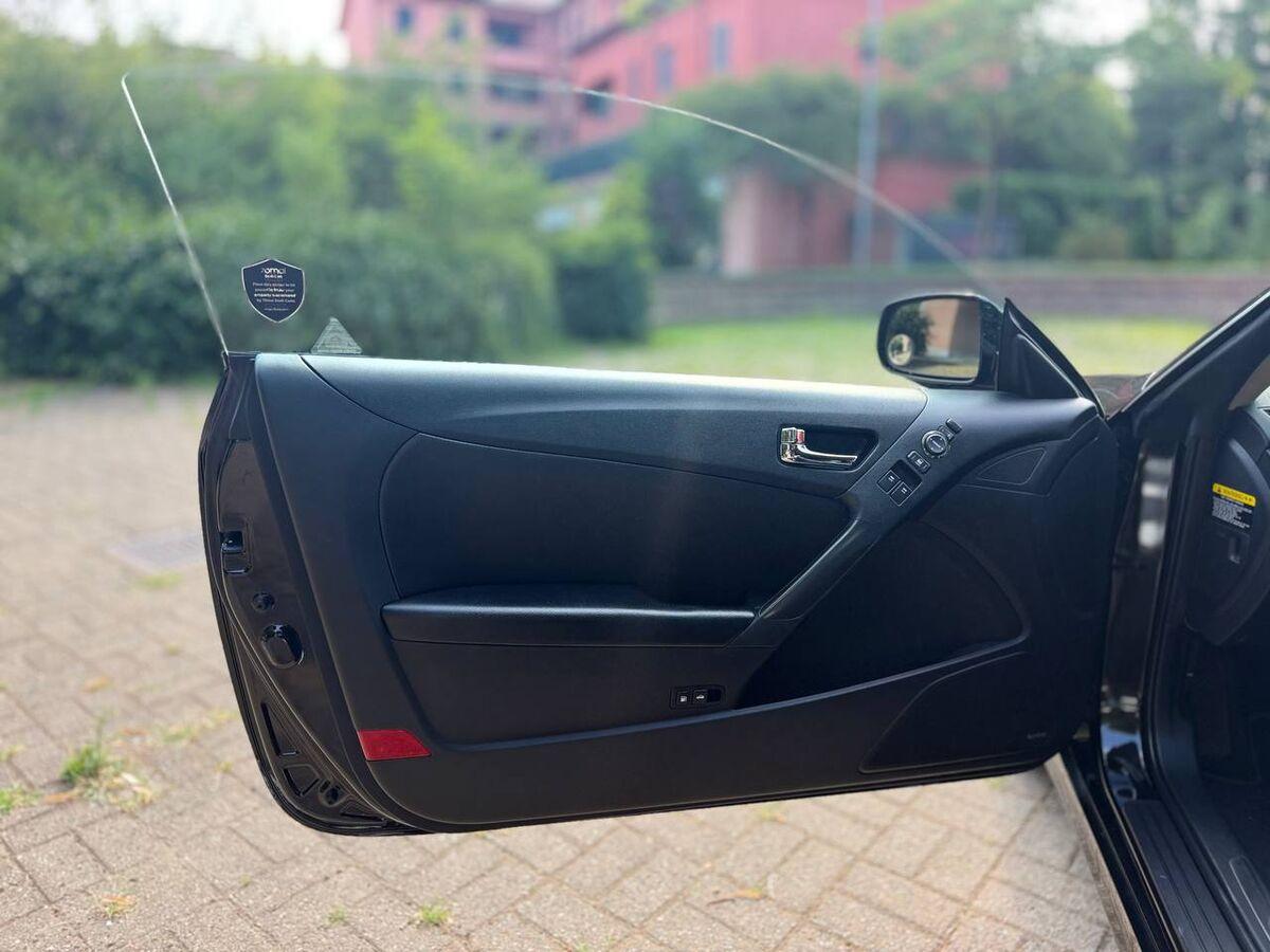 Hyundai Genesis 2.0 turbo Sport