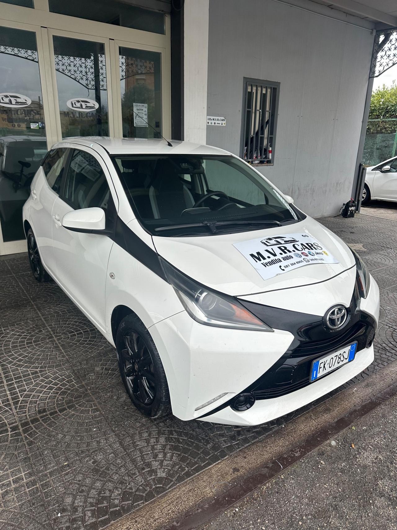 Toyota Aygo 1.0 VVT-i 69 CV 5 porte x-black TSS
