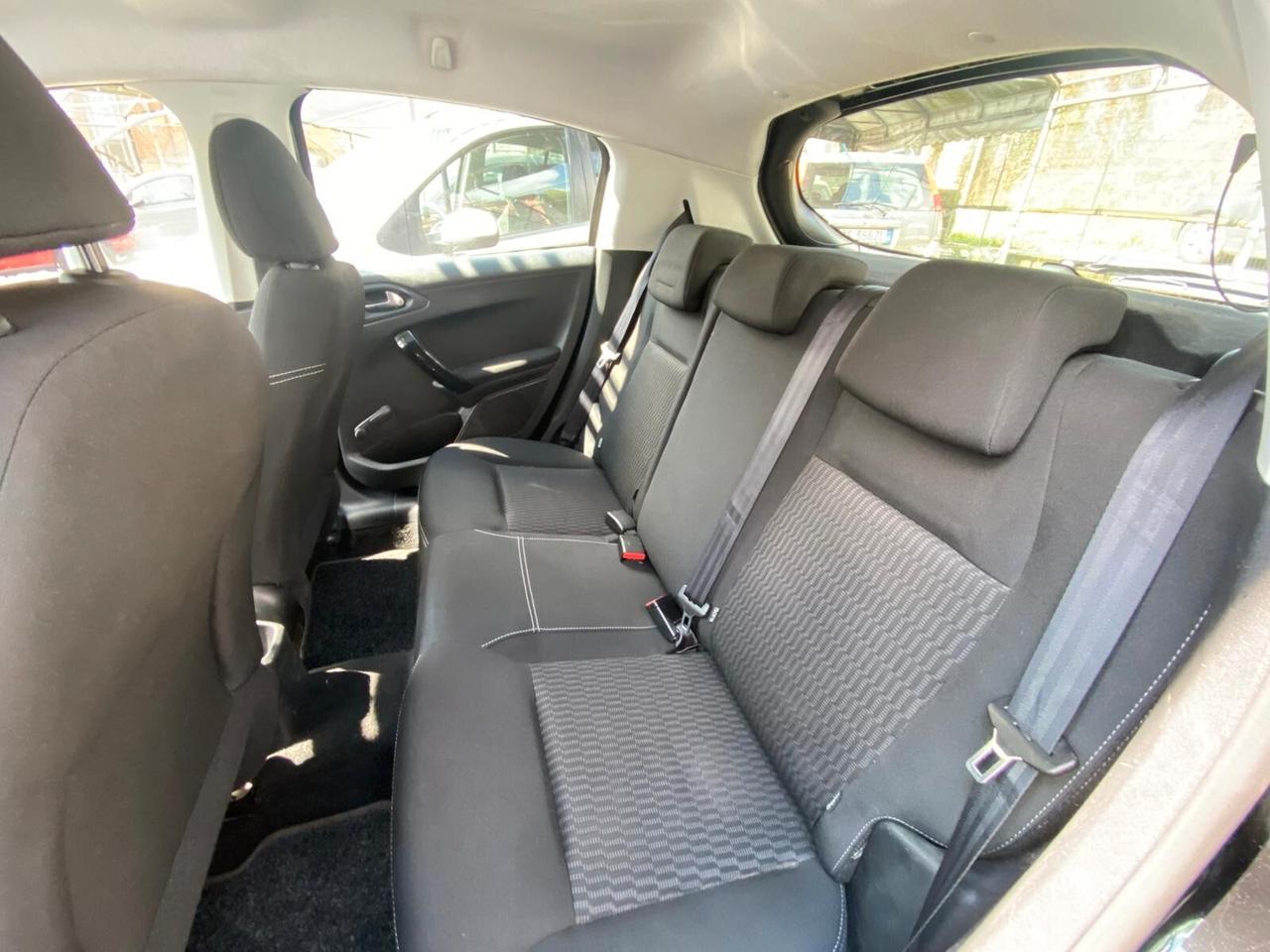 Peugeot 208 PureTech 82 5 porte Allure