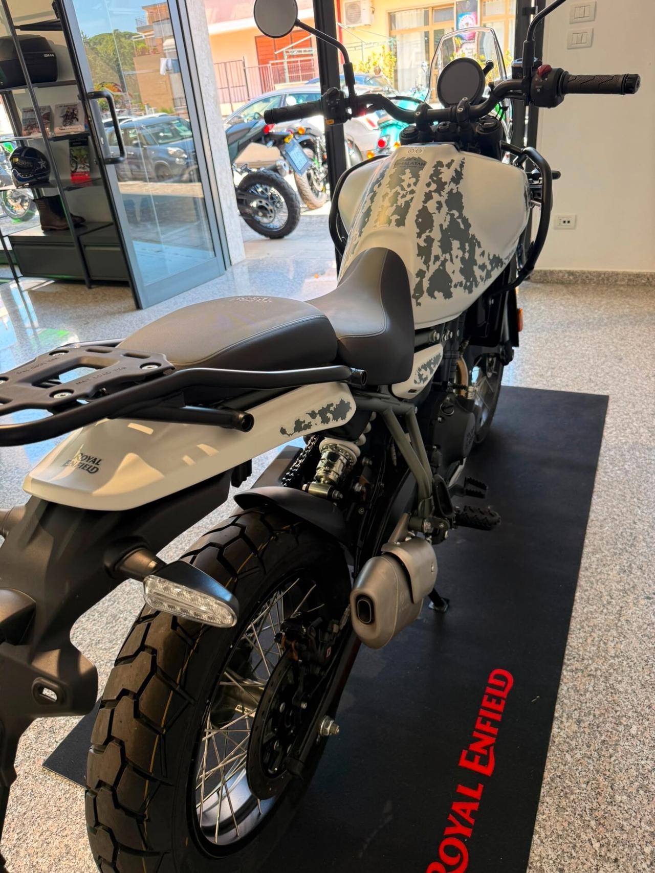 Royal Enfield Himalayan 450 KAMET WHITE TUBELESS