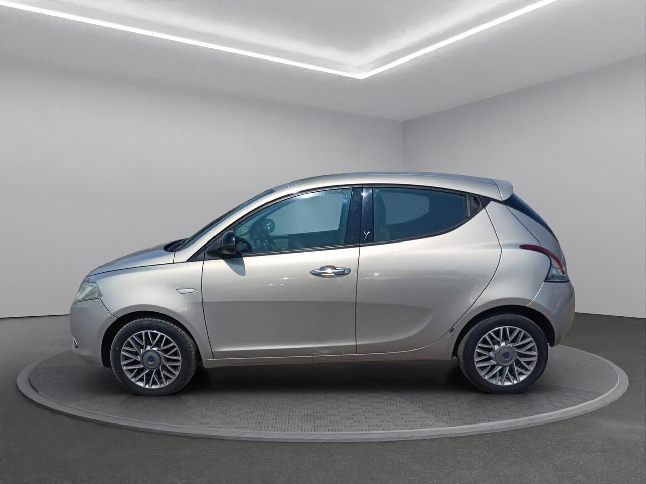 Lancia Ypsilon 1.3 MJT 75 CV Unyca