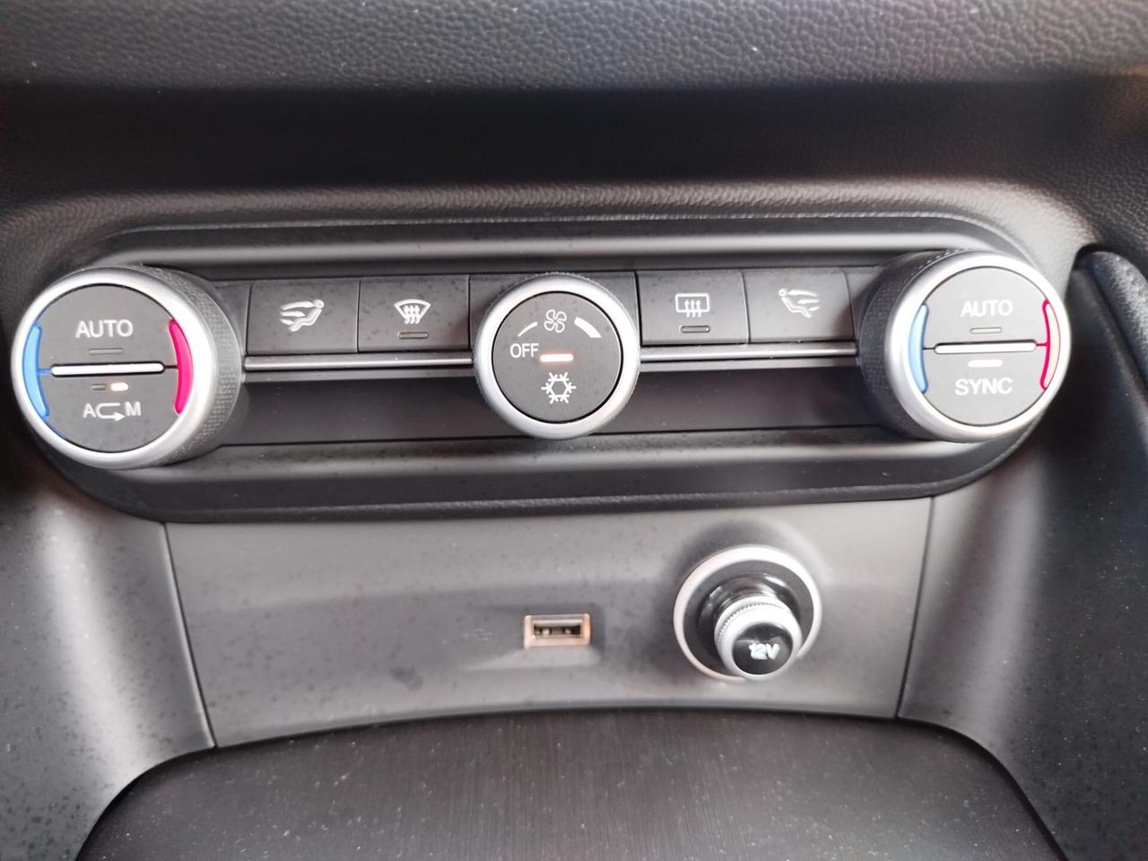 Stelvio 2.2 -180cv AT8 UNIPRO-CRONO TAGLIANDI- DISTRIBUZIONE FATTA-GARANZIA 12 MESI