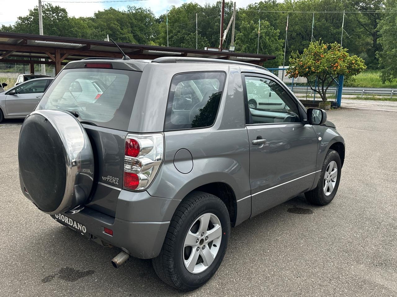 Suzuki Grand Vitara 1.9 3 porte grandinata