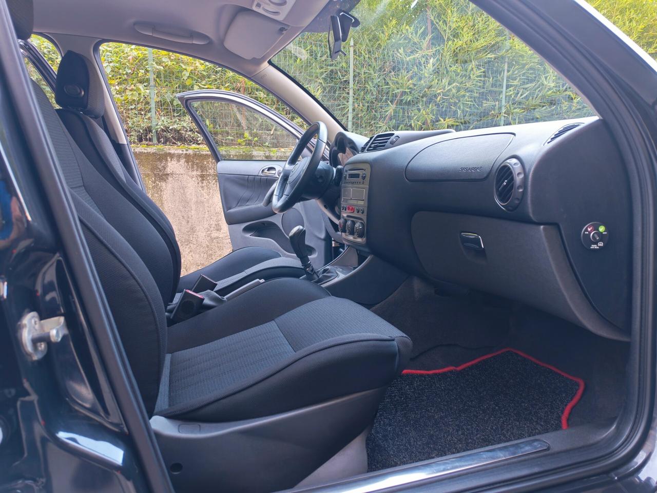 Alfa Romeo 147 1.6 BENZINA 105cv / 30.700km / Unipro