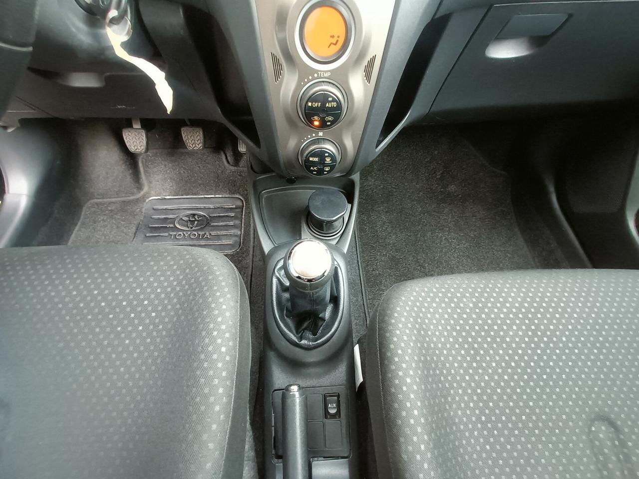 Toyota Yaris 1.0 5 porte Sol