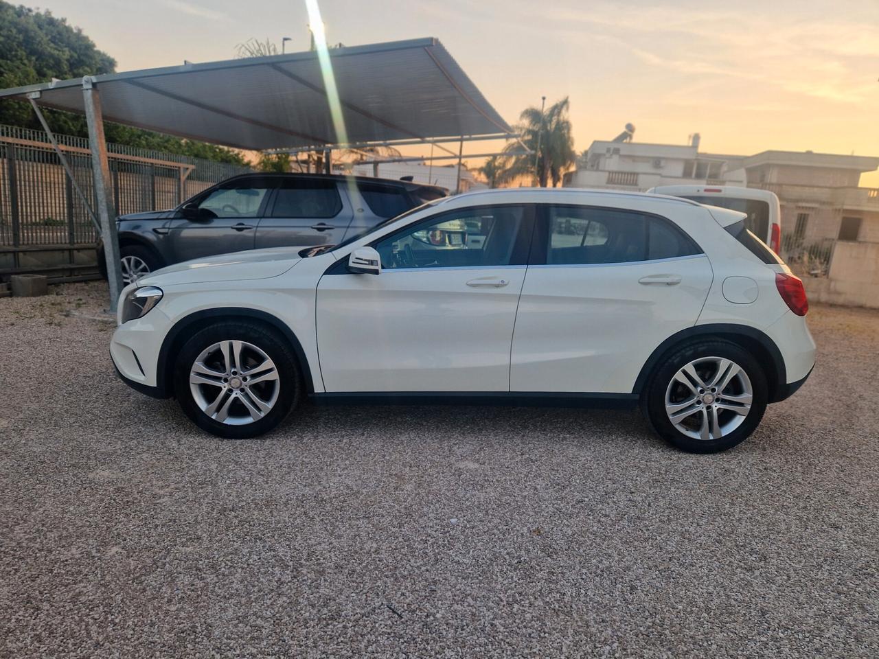 Mercedes-benz GLA 180 d Premium