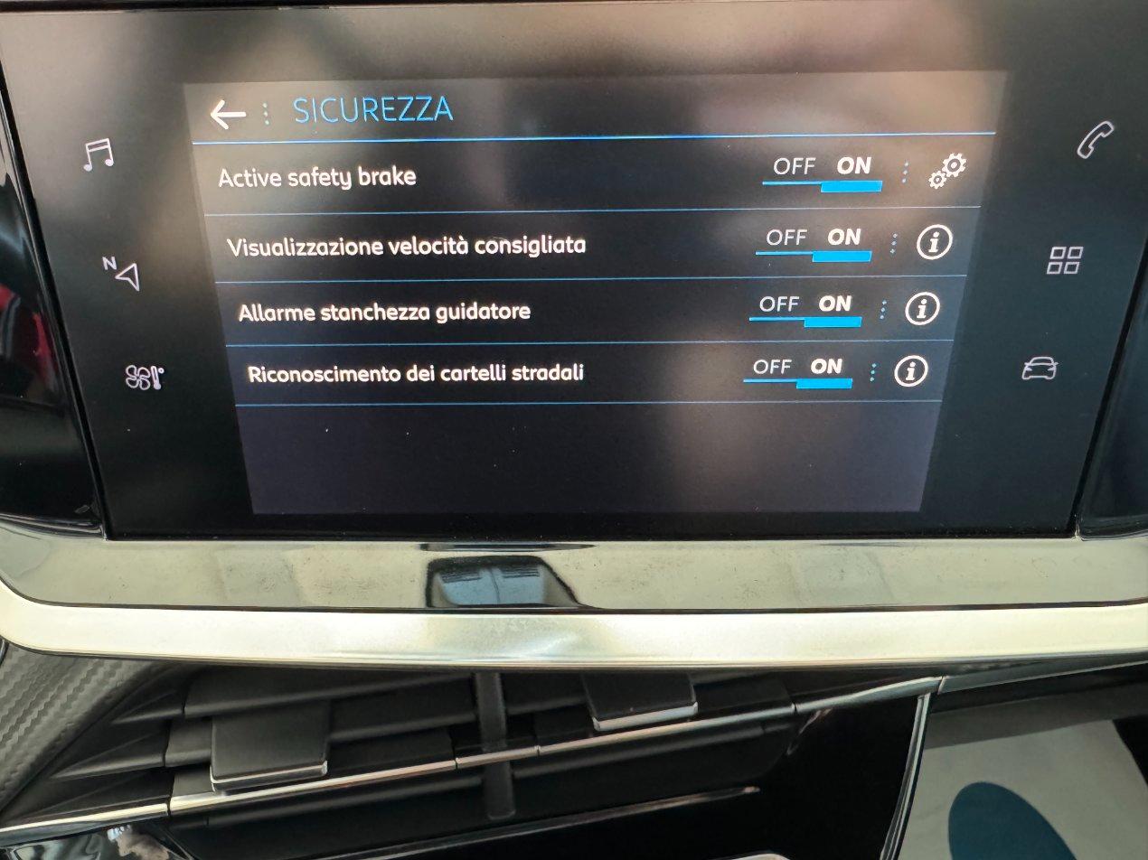 Peugeot 2008 1.2 GT Line 130cv Navi Carplay Uniprop