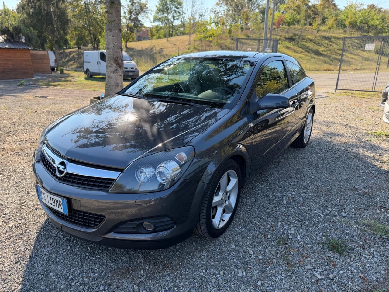 Opel Astra GTC 1.7 CDTI 125CV 3 porte Cosmo